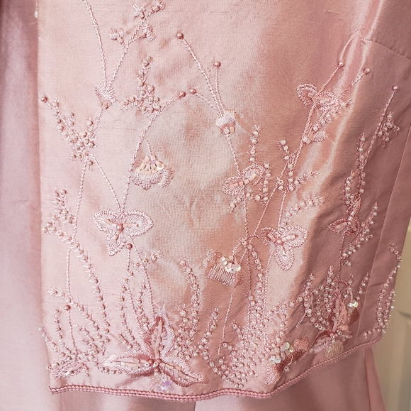 Elegant Pink Dress with Embroidered Jacket - Picture 11 of 14